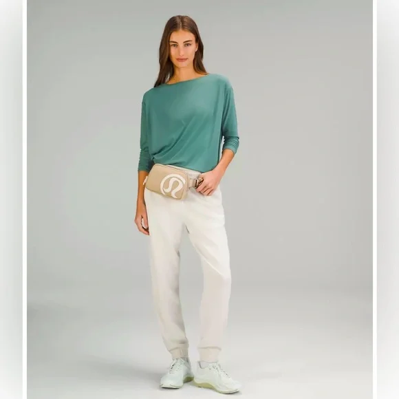 NWT Lululemon 1L Belt Bag LIMITED EDITION EXCLUSIVE in Trench/White Opal Logo - Picture 11 of 11